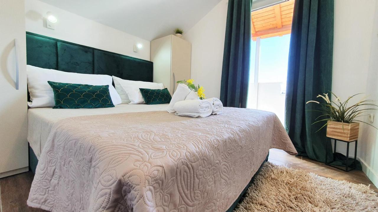 Anas Lagoon Holiday House With Pool At Azure Beach ドゥルヴェニック・マリ エクステリア 写真