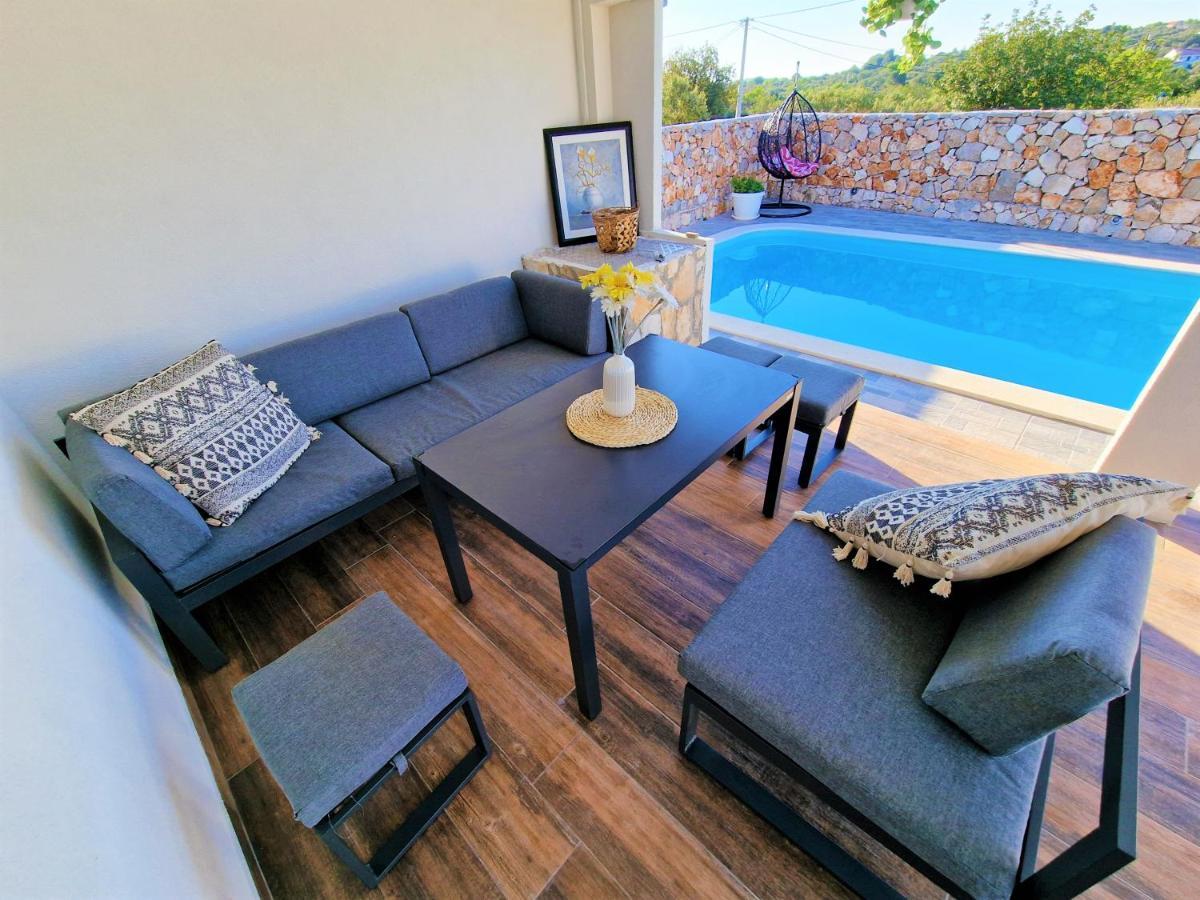 Anas Lagoon Holiday House With Pool At Azure Beach ドゥルヴェニック・マリ エクステリア 写真