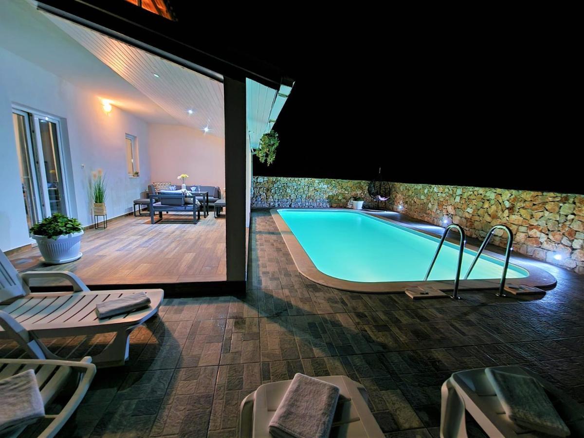 Anas Lagoon Holiday House With Pool At Azure Beach ドゥルヴェニック・マリ エクステリア 写真